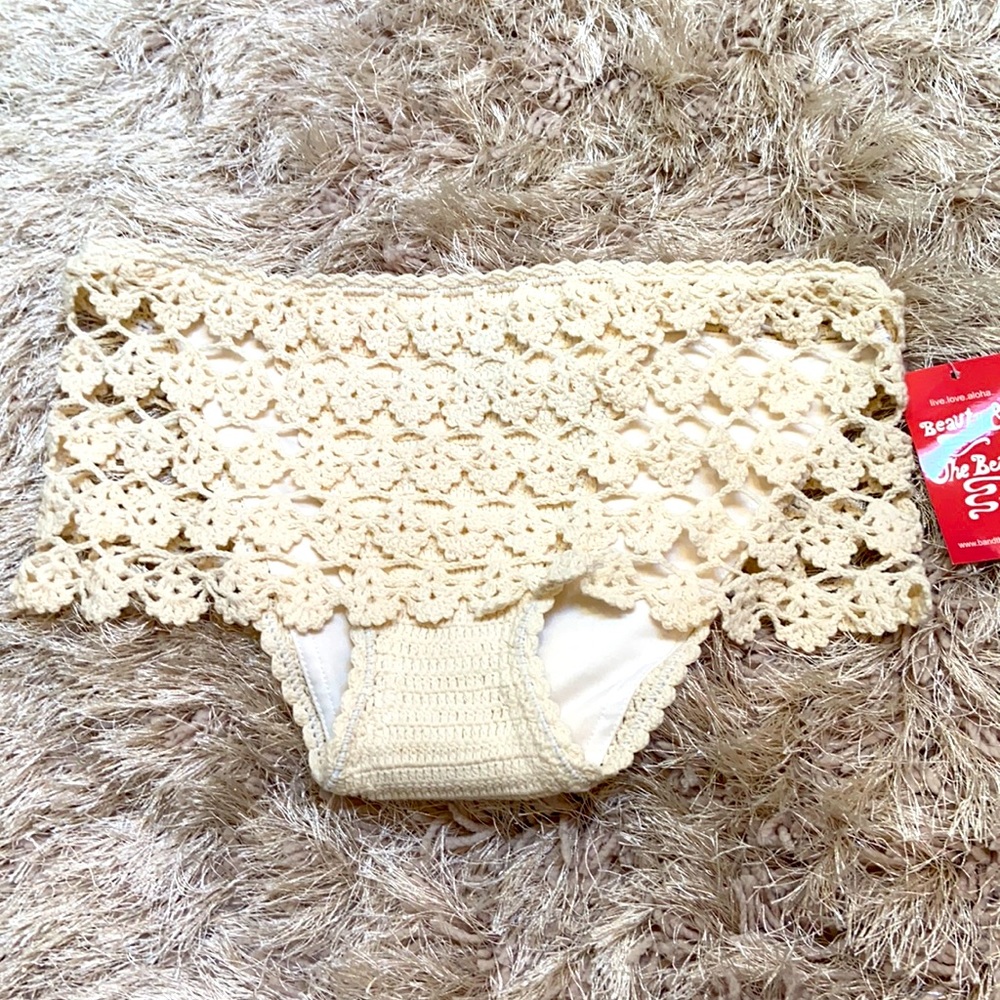 NWT Beauty & the Beach crochet skirted bikini XL